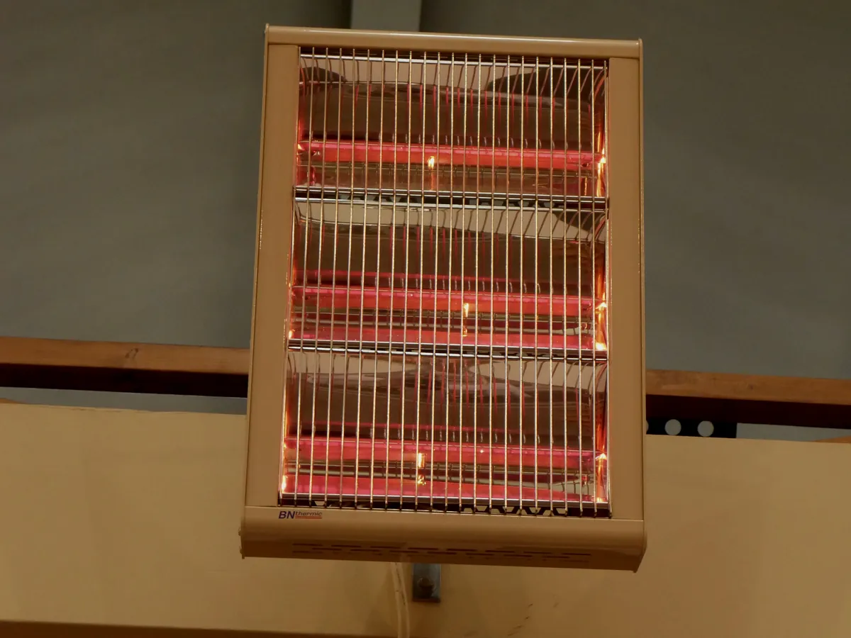 Wall-mounted three-element infrared heater