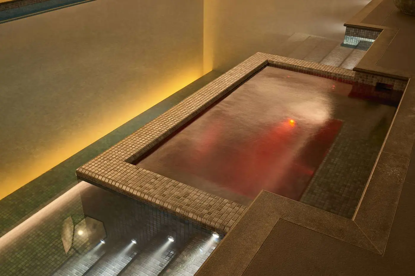 Spa pool with underwater and edge lighting