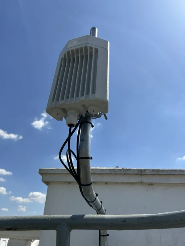 Radio bridge on a hotel clubhouse roof