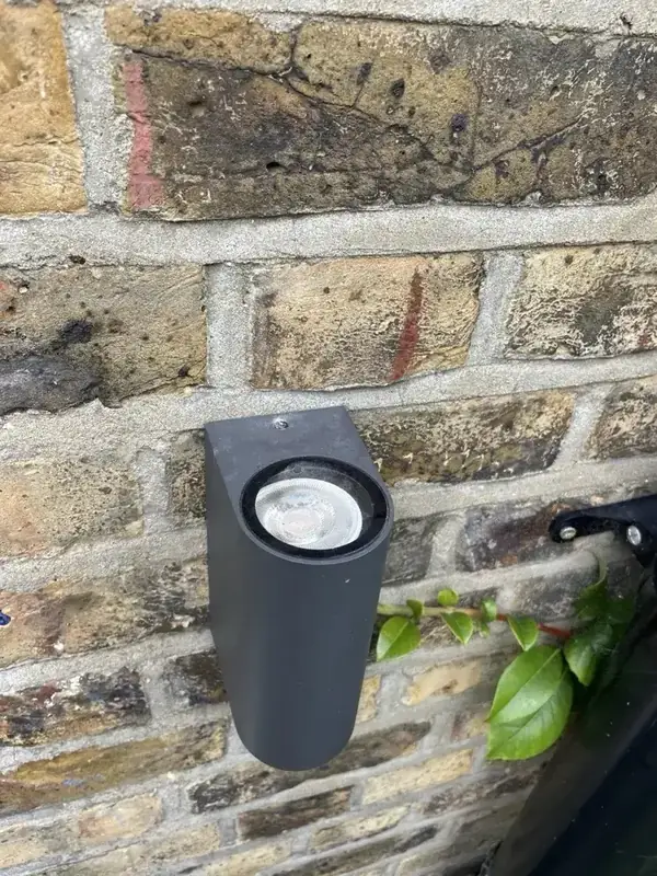 Outside wall light working again after a new lamp